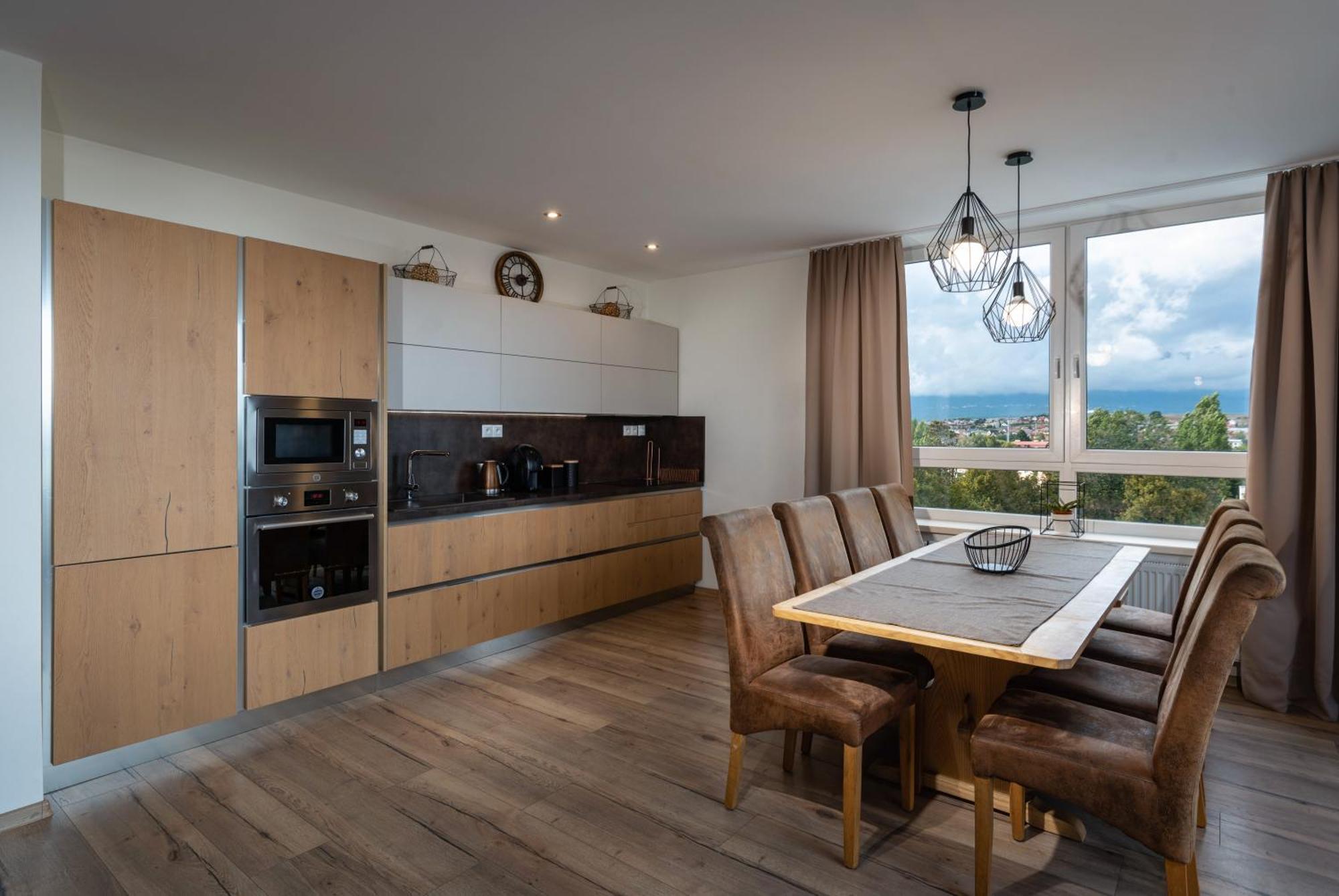 A-Partman Sk - Main Square - Private Parking - Mountain View - Top Floor - 82 M2 Poprad Eksteriør bilde
